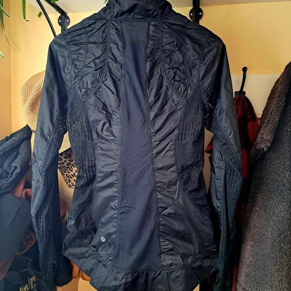 Lululemon Shell Jacket - Picture 2 of 8
